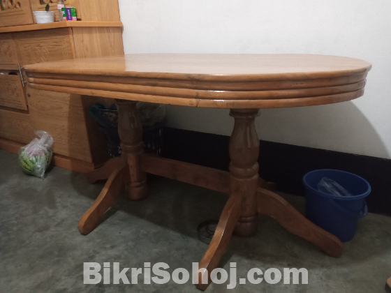 ডাইনিং টেবিল